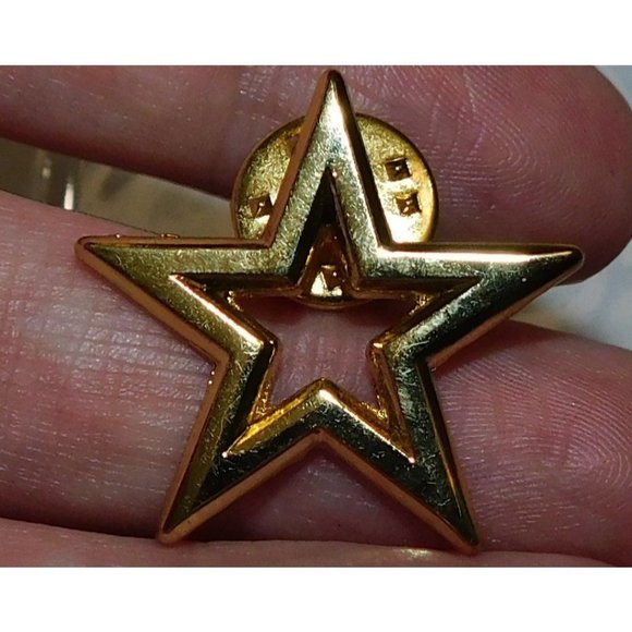 Jewelry - Gold Open Star Lapel Pin